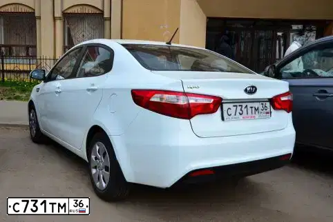 Фото автомобиля KIA RIO, 2012 — госномер С731ТМ36. Цвет: Белый