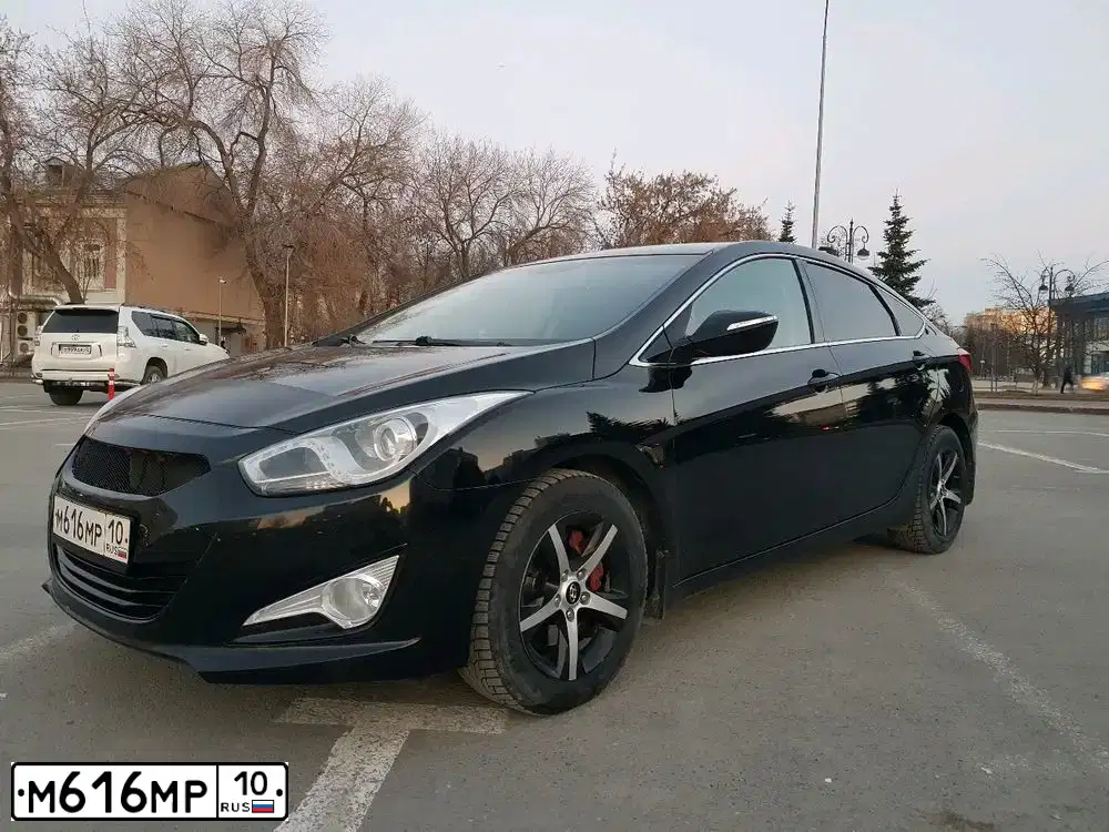 Фото автомобиля HYUNDAI I40, 2015 — госномер Т724ЕУ72. Цвет: ЧЕРНЫЙ