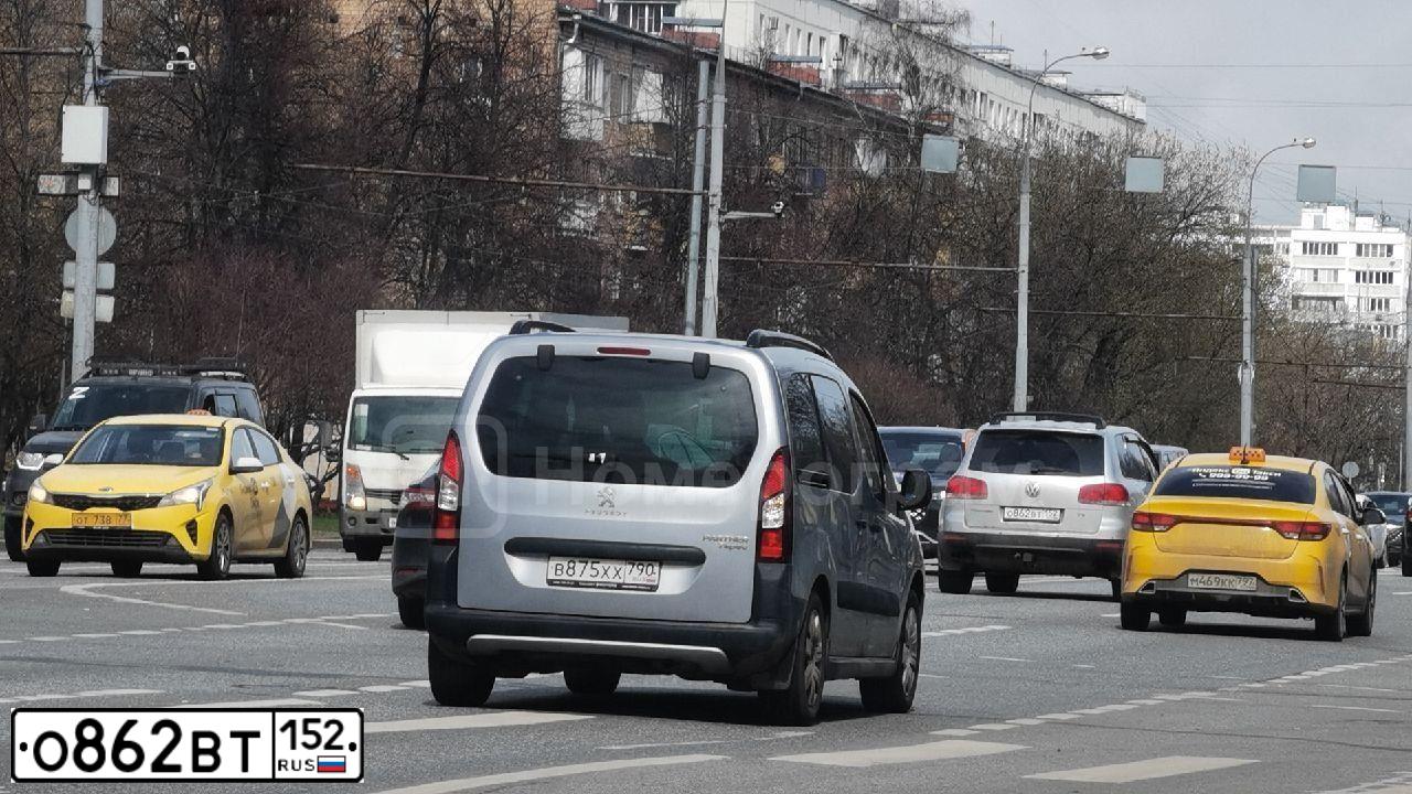 Фото автомобиля UAZ 3163 PATRIOT, 2015 — госномер О862ВТ152. Цвет: ЧЕРНЫЙ