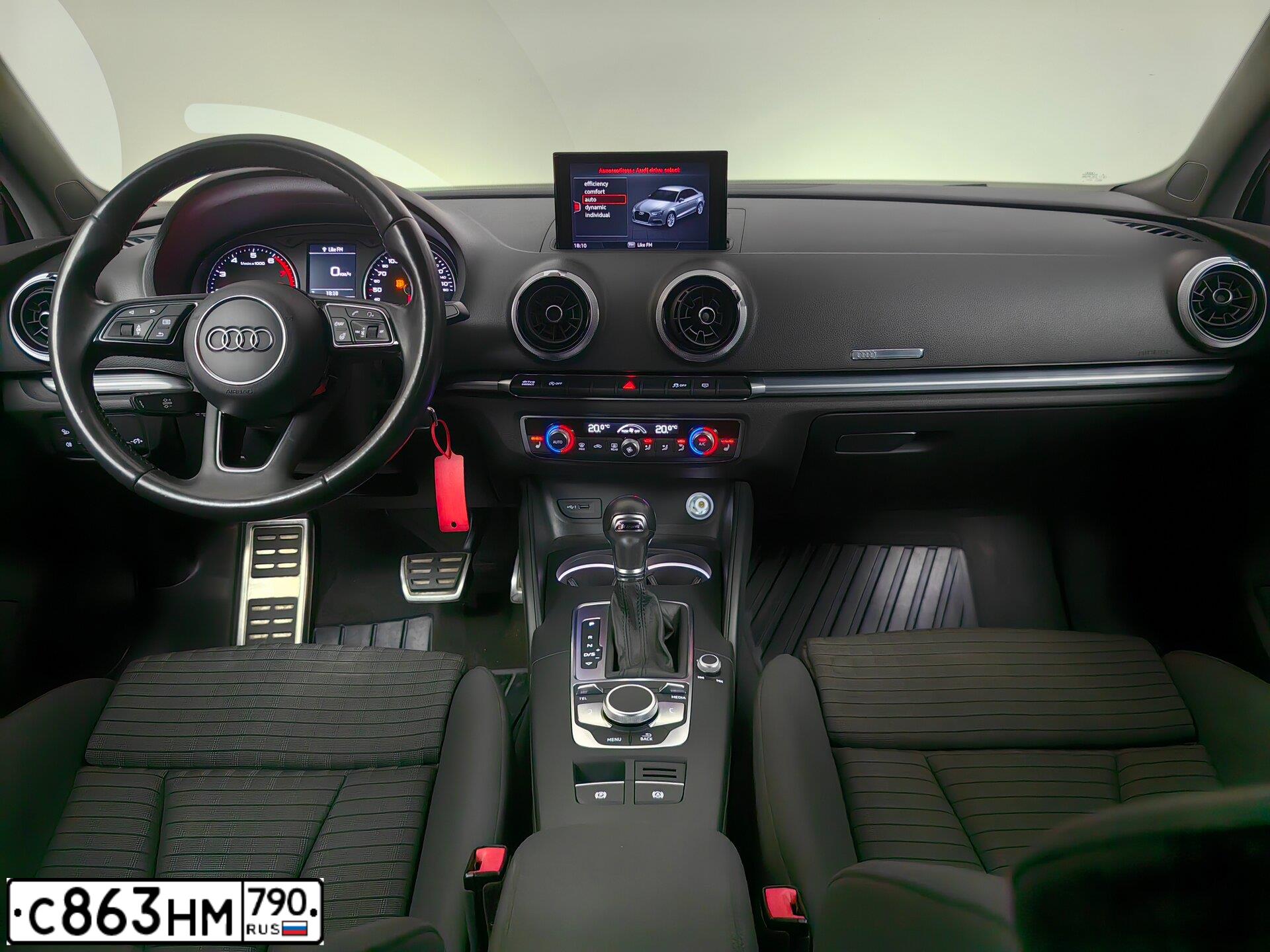Фото автомобиля AUDI A3, 2017 — госномер С863НМ790. Цвет: Белый