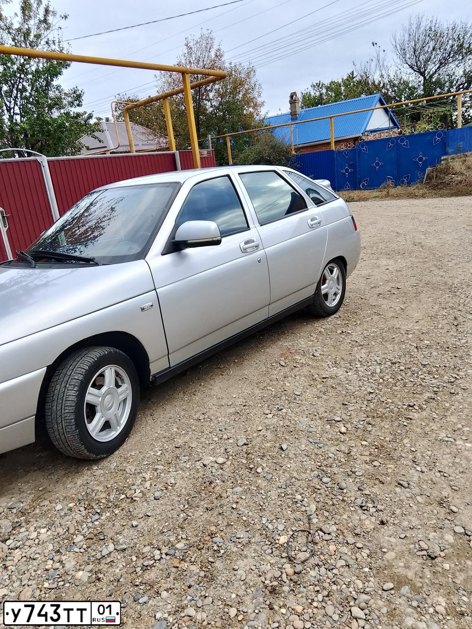 Фото автомобиля LADA 2112, 2006 — госномер А761ХР01. Цвет: СВЕТЛО-СЕР.МЕТАЛЛ.