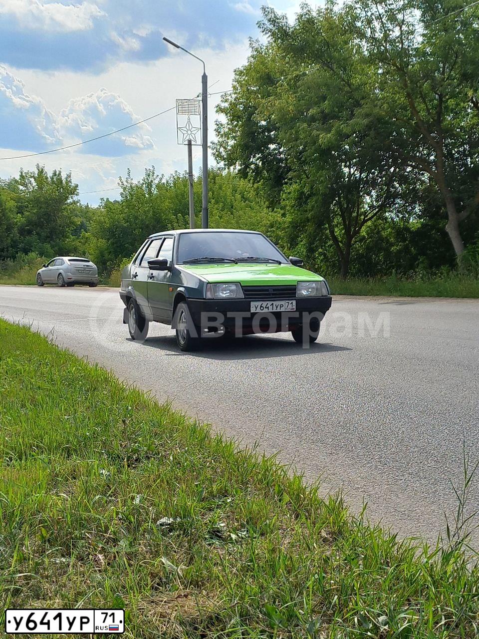 Фото автомобиля LADA 2109 SAMARA, 2002 — госномер О322СЕ40. Цвет: ЗОЛОТИСТО-СЕРЫЙ
