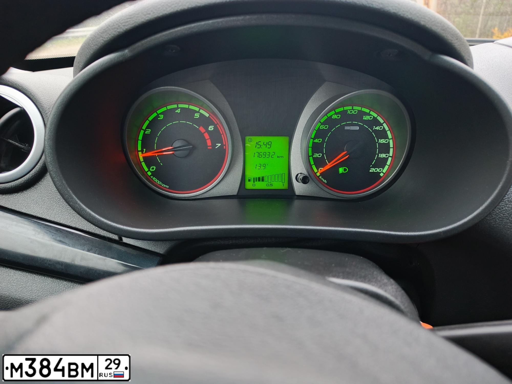 Фото автомобиля LADA 2192 KALINA, 2014 — госномер М384ВМ29. Цвет: СИНЕ-ЧЕРНЫЙ