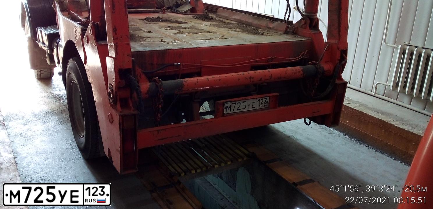 Фото автомобиля MAZ 5551 /4X2/, 2011 — госномер М725УЕ123. Цвет: Белый
