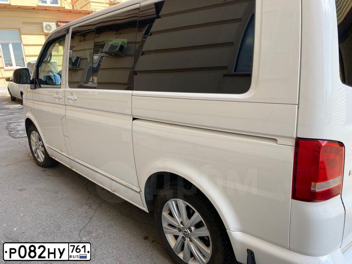 Фото автомобиля VOLKSWAGEN MULTIVAN, 2012 — госномер Р082НУ761. Цвет: Белый