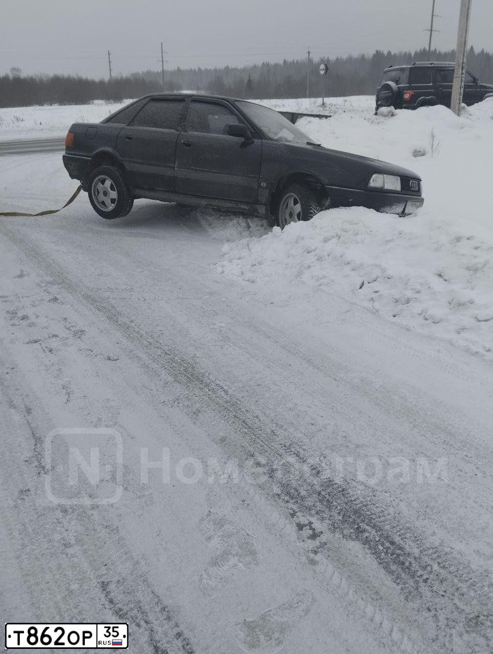Фото автомобиля AUDI 80, 1990 — госномер М515ВМ35. Цвет: ТЕМНО-СИНИЙ