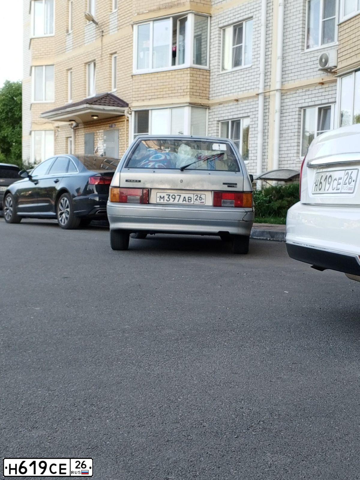 Фото автомобиля LADA 2170 PRIORA, 2012 — госномер Н619СЕ26. Цвет: БЕЛЫЙ