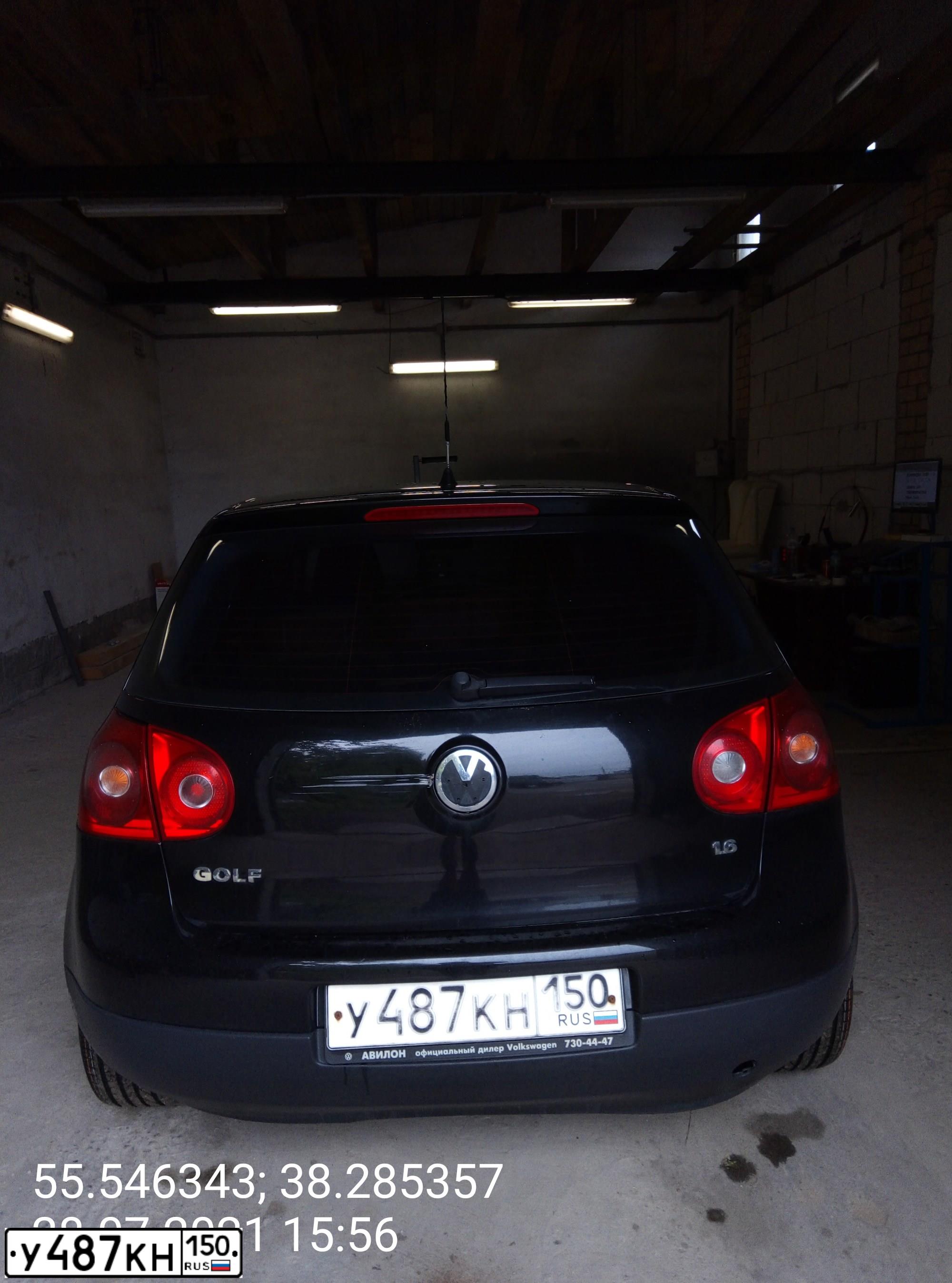 Фото автомобиля VOLKSWAGEN GOLF, 2007 — госномер У487КН150. Цвет: ЧЕРНЫЙ