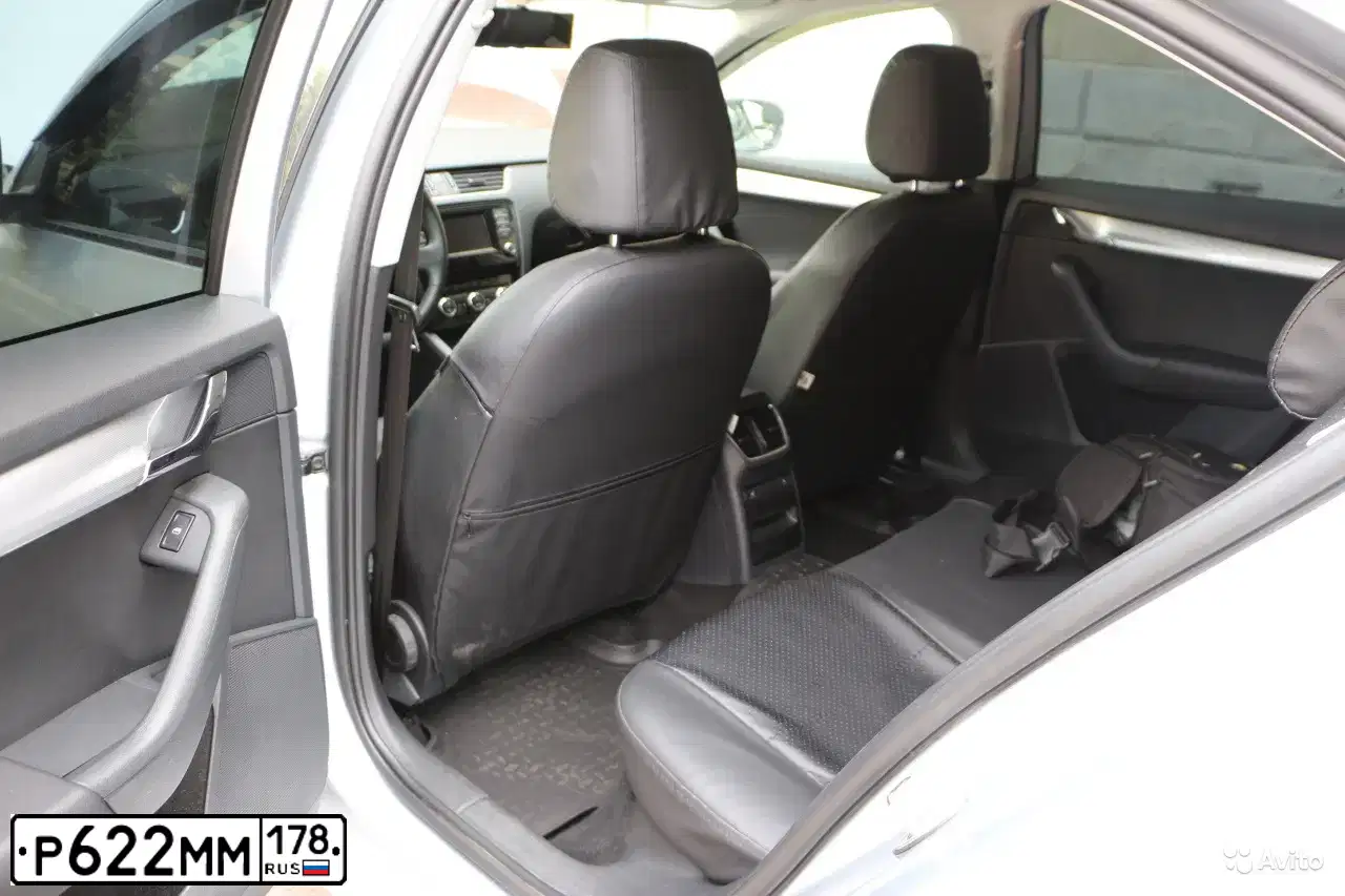 Фото автомобиля SKODA OCTAVIA, 2013 — госномер Р622ММ178. Цвет: СЕРЕБРИСТЫЙ
