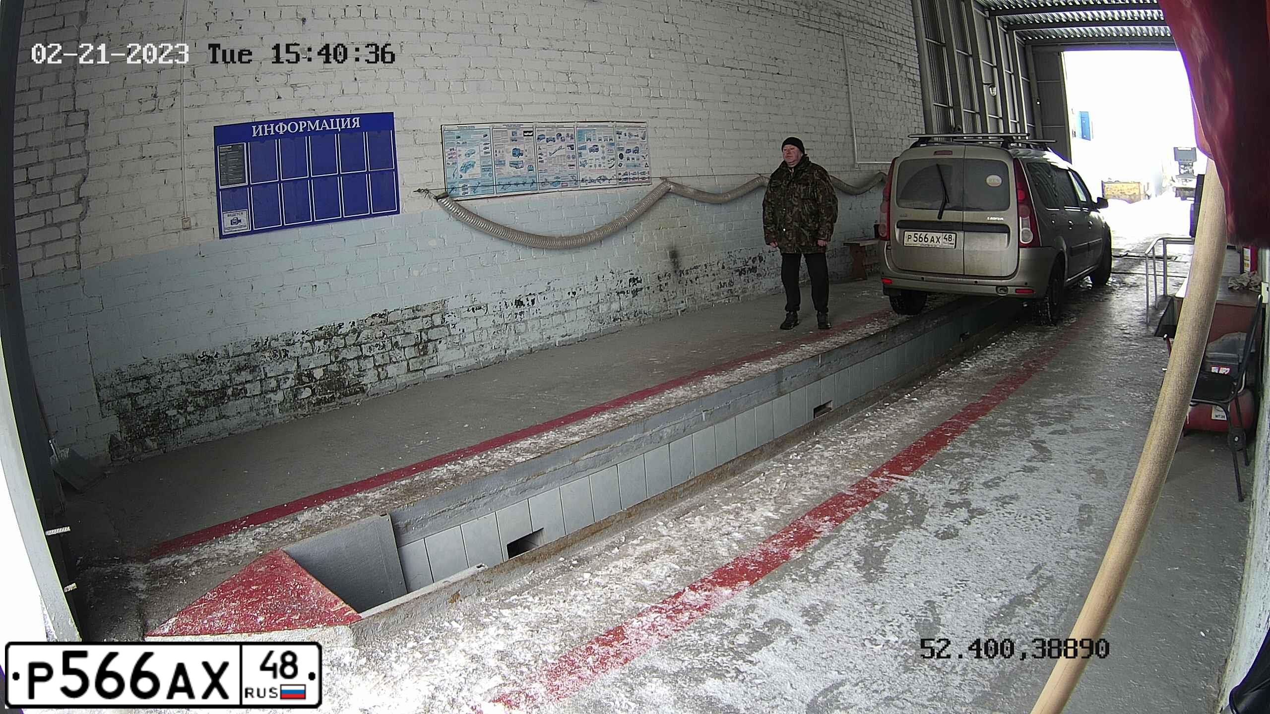 Фото автомобиля LADA LARGUS, 2014 — госномер Р566АХ48. Цвет: СЕРО-БЕЖЕВЫЙ