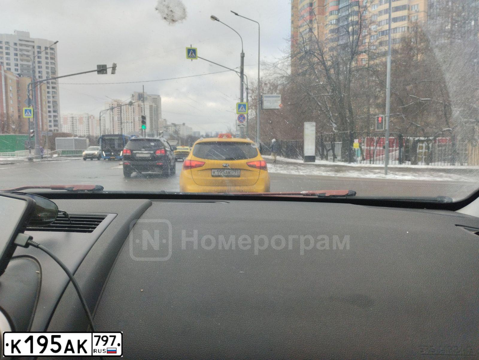 Фото автомобиля KIA CEE'D, 2017 — госномер К195АК797. Цвет: ЖЁЛТЫЙ