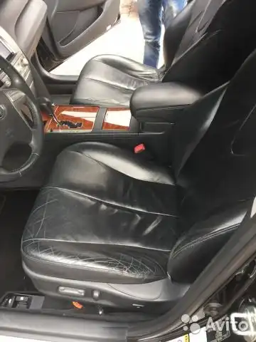 Фото автомобиля TOYOTA CAMRY, 2019 — госномер М888ЕР193. Цвет: БЕЛЫЙ ПЕРЛАМУТР