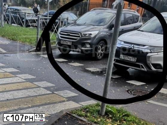 Фото автомобиля VOLKSWAGEN POLO, 2015 — госномер В055УН198. Цвет: ВИШНЕВО-КРАСНЫЙ