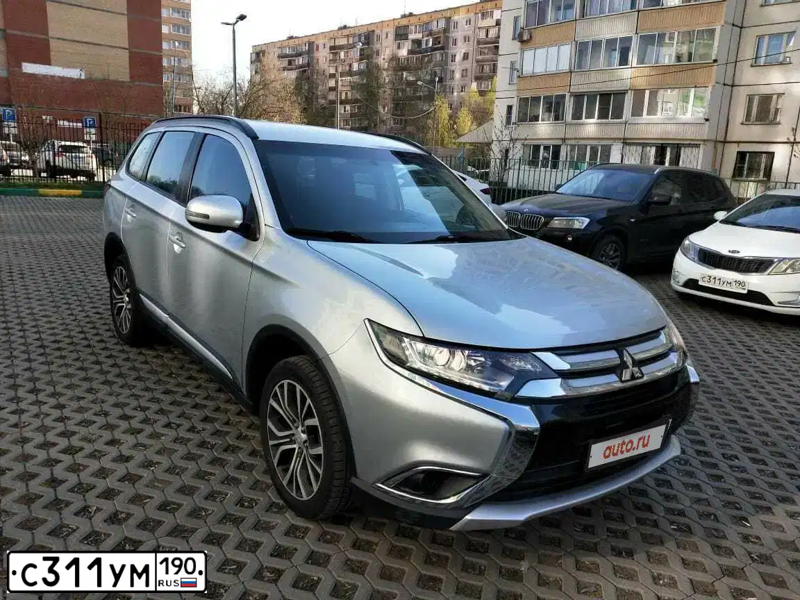 Фото автомобиля KIA RIO, 2012 — госномер С311УМ190. Цвет: БЕЛЫЙ