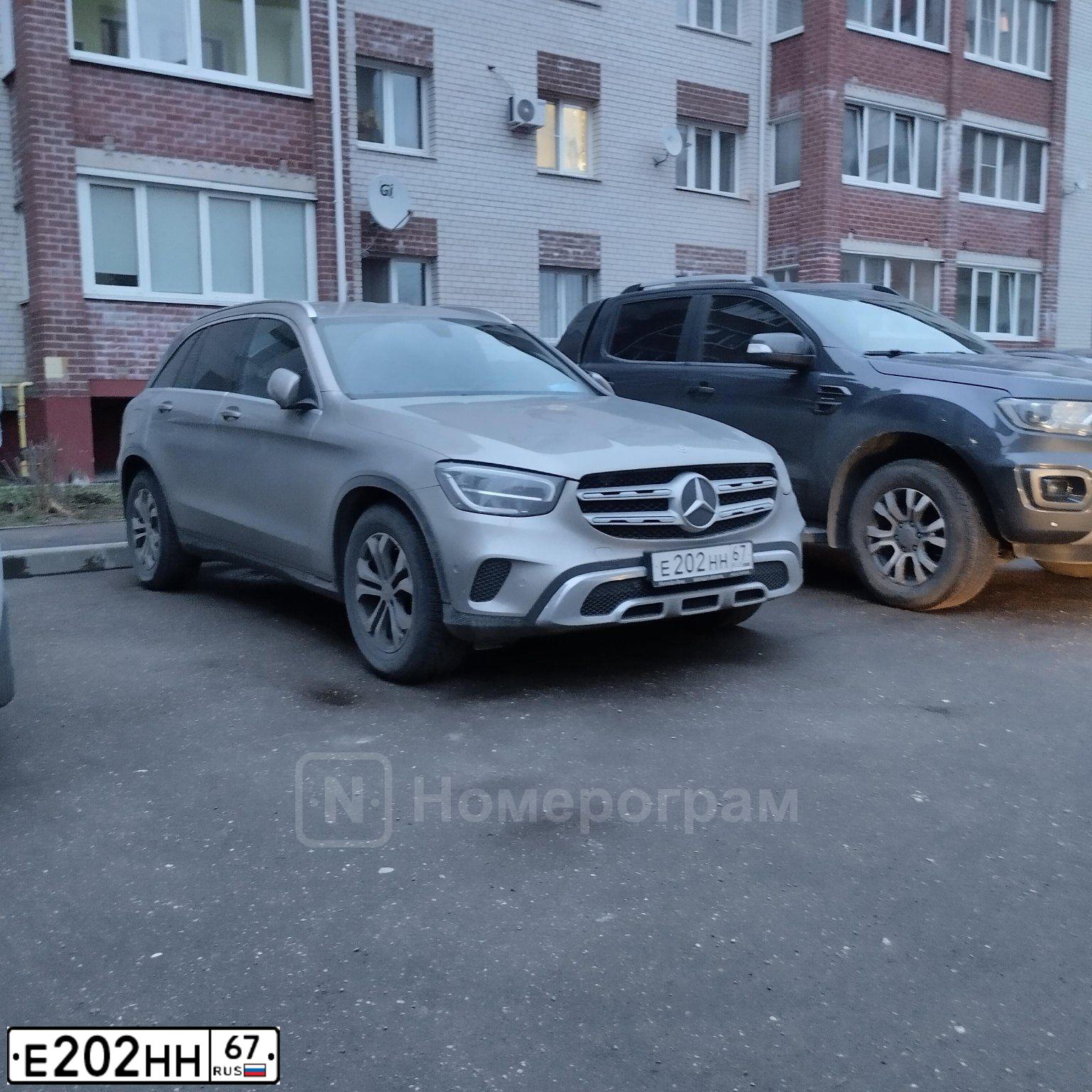 Фото автомобиля NISSAN JUKE, 2013 — госномер Е202НН67. Цвет: ЧЕРНЫЙ