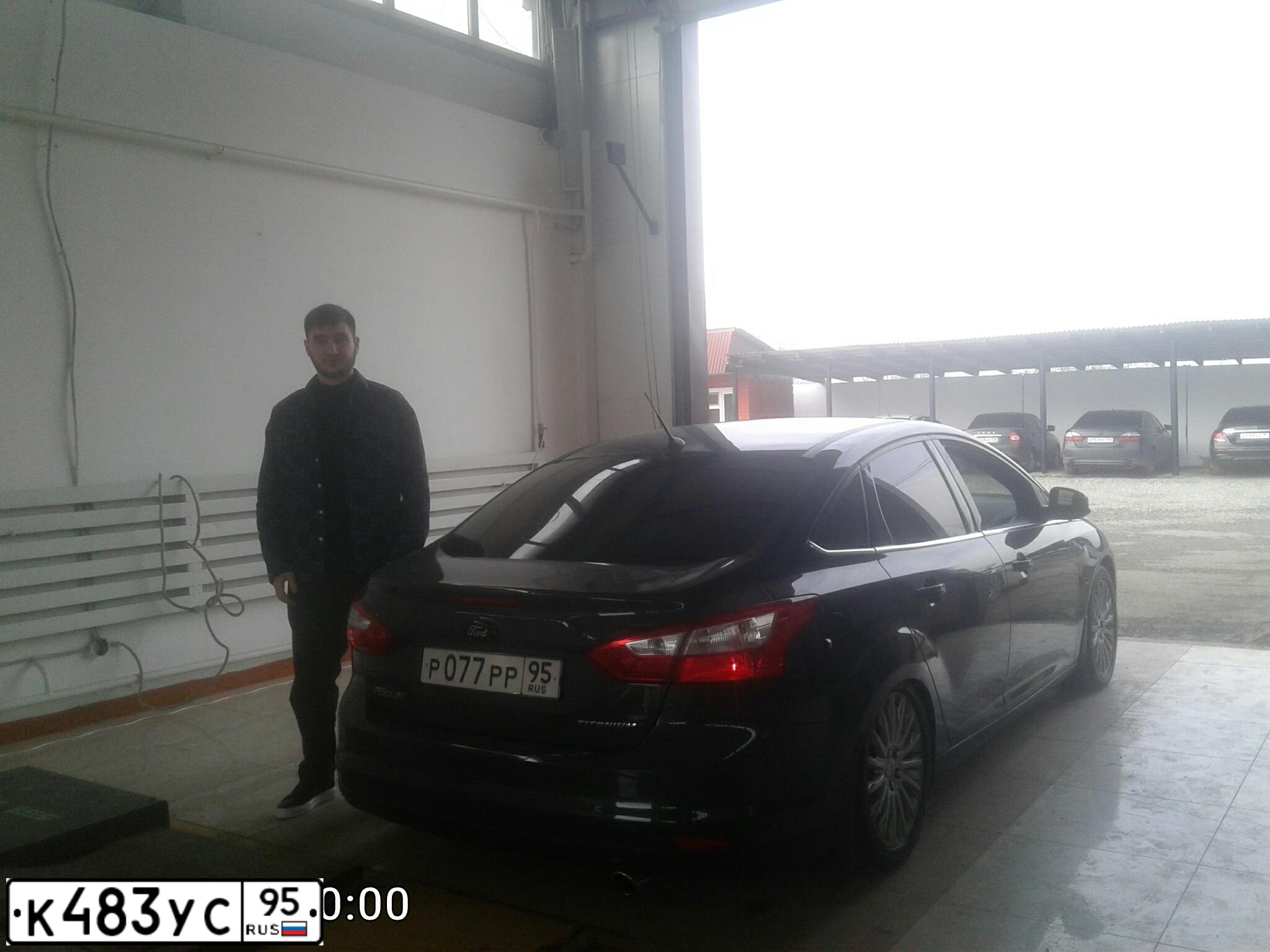 Фото автомобиля FORD FOCUS, 2014 — госномер К877ТР95. Цвет: ТЕМНО-СЕРЫЙ