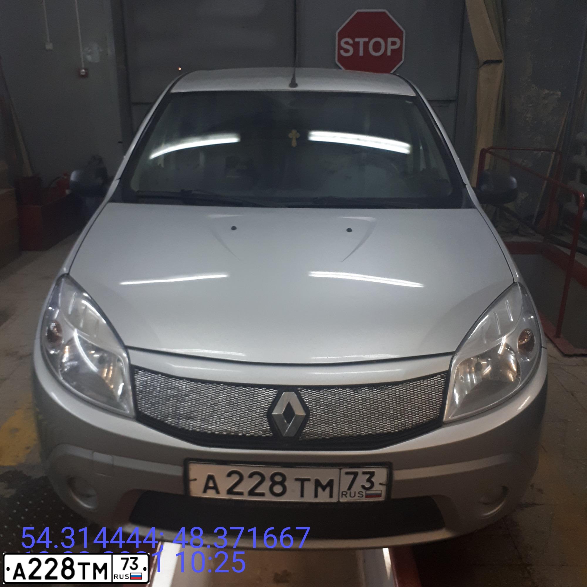 Фото автомобиля RENAULT SANDERO, 2012 — госномер М742ЕС790. Цвет: КРАСНЫЙ