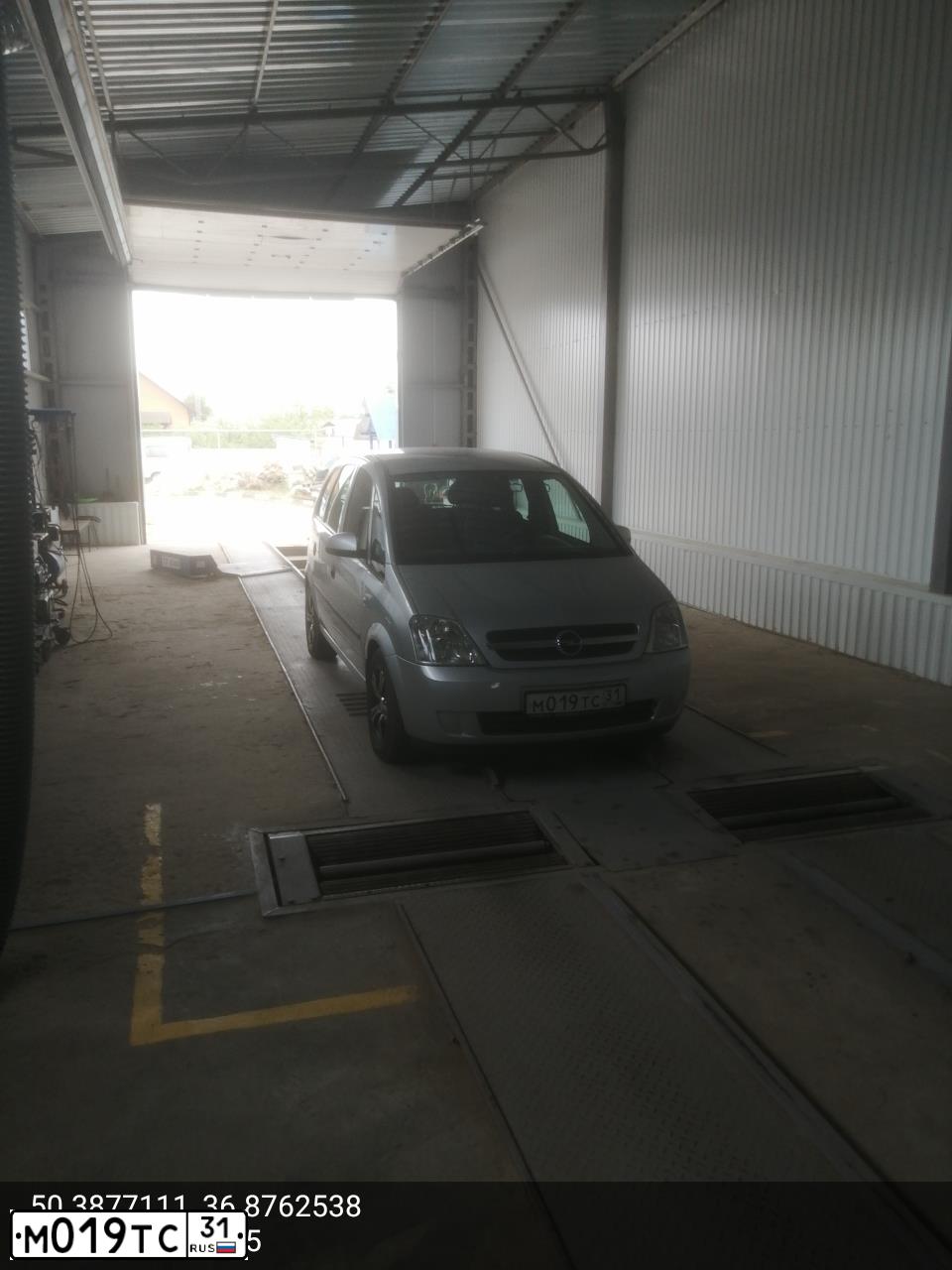 Фото автомобиля OPEL MERIVA, 2003 — госномер М019ТС31. Цвет: СЕРЕБРИСТЫЙ