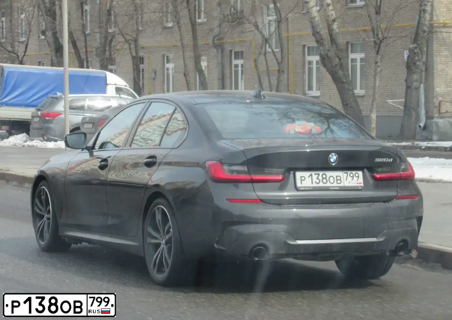 Фото автомобиля BMW SERIE 3, 2019 — госномер Р138ОВ799. Цвет: ЧЕРНЫЙ