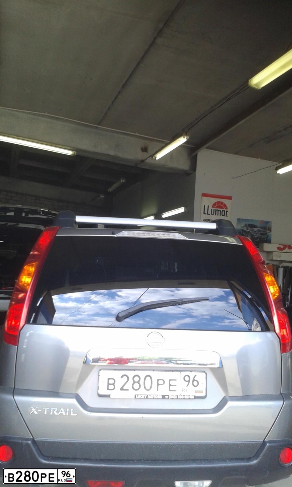 Фото автомобиля NISSAN X-TRAIL, 2007 — госномер В280РЕ96. Цвет: ТЕМНО-СЕРЫЙ
