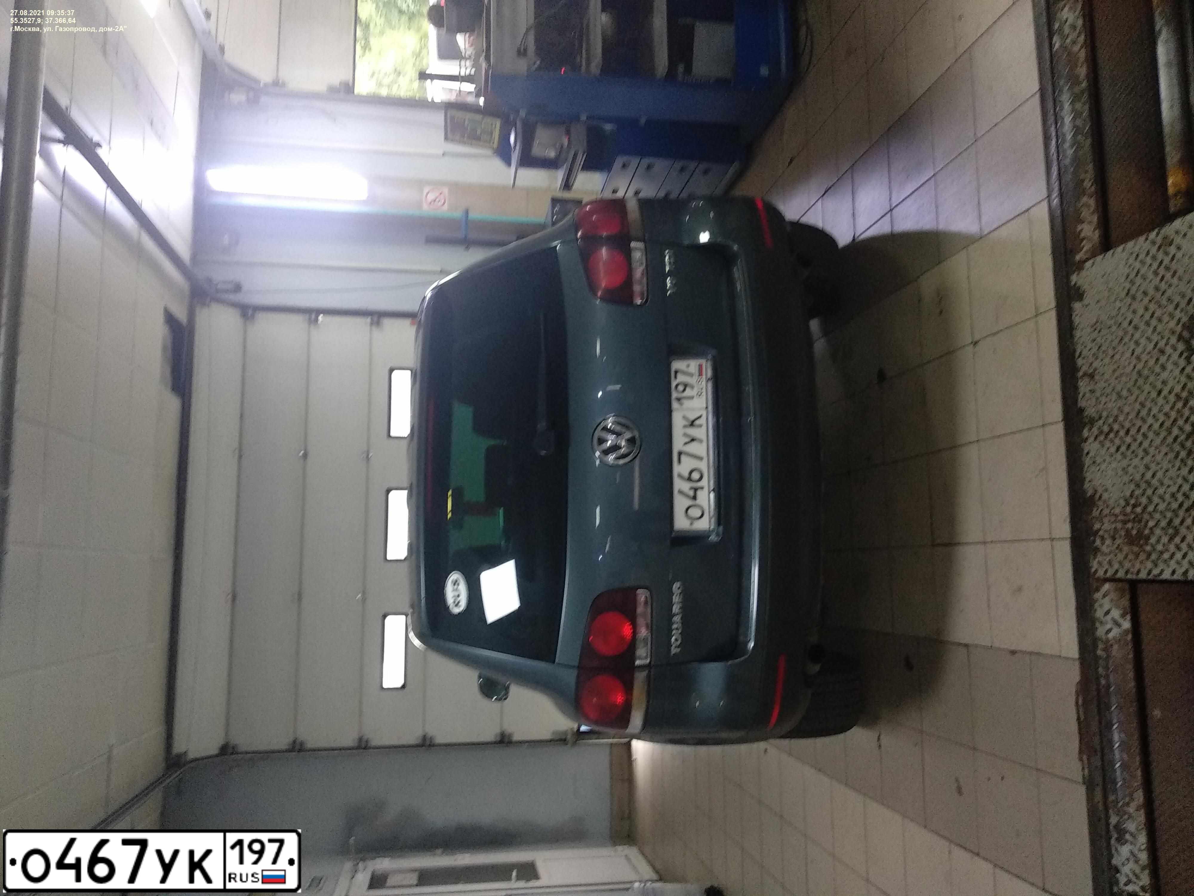 Фото автомобиля VOLKSWAGEN TOUAREG, 2008 — госномер О467УК197. Цвет: СЕРЫЙ