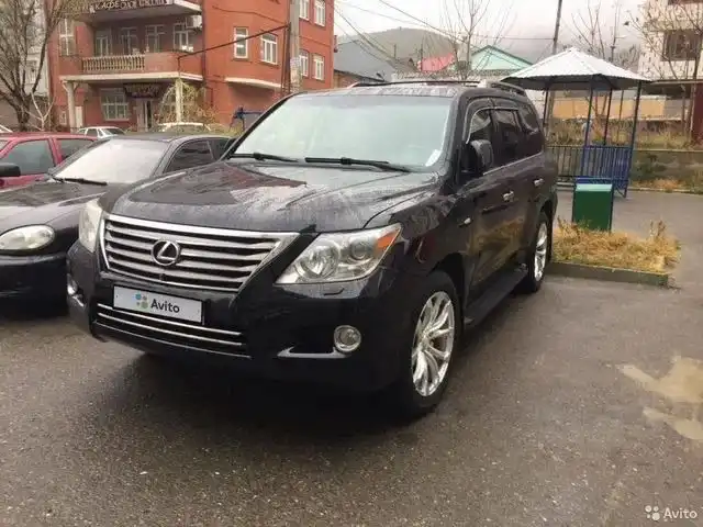 Фото автомобиля LEXUS LX, 2009 — госномер С121СВ05. Цвет: ЧЕРНЫЙ