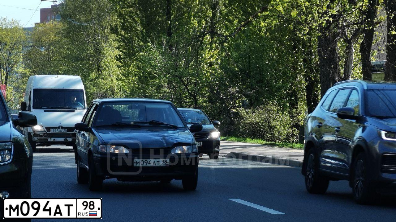 Фото автомобиля LADA 2114 SAMARA, 2006 — госномер М094АТ98. Цвет: СЕРО-СИНЕ-ЗЕЛЕНЫЙ