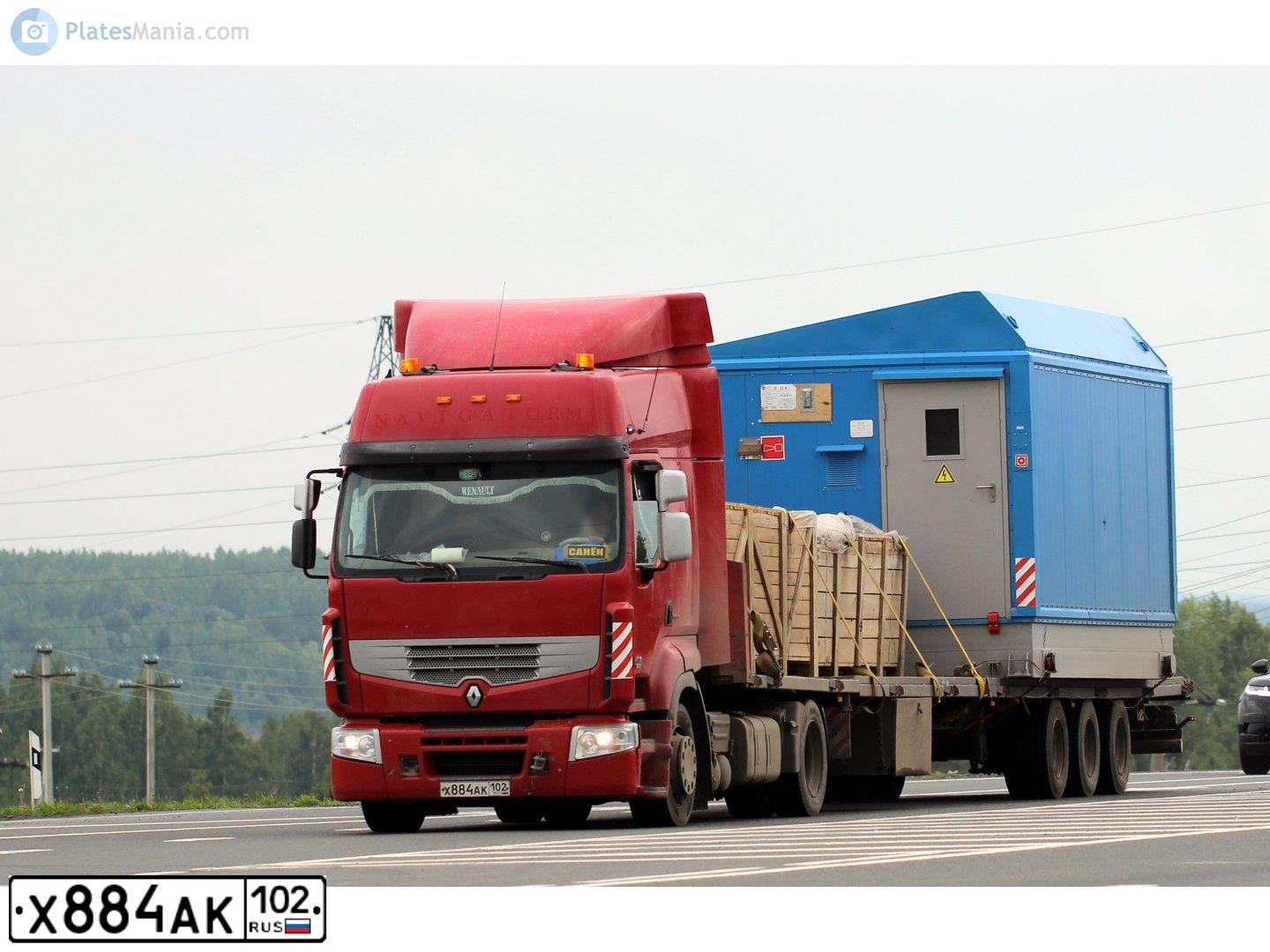 Фото автомобиля RENAULT PREMIUM, 2008 — госномер Х335КТ18. Цвет: Красный