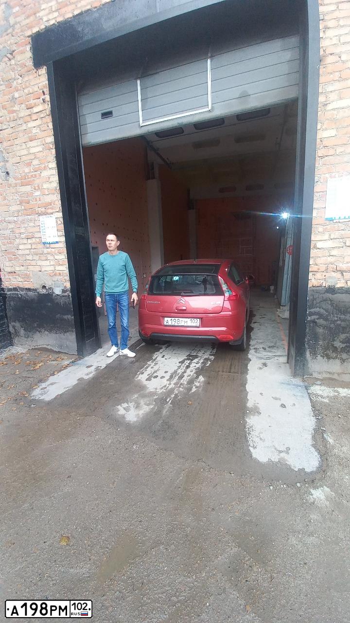 Фото автомобиля CITROEN C4, 2007 — госномер М285ХА702. Цвет: Красный