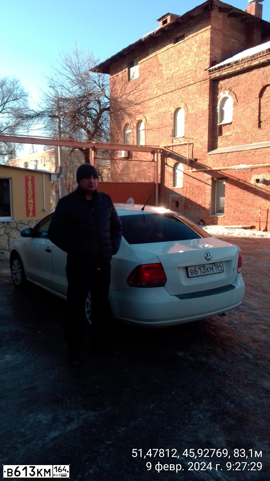 Фото автомобиля VOLKSWAGEN POLO, 2013 — госномер В613КМ164. Цвет: Белый