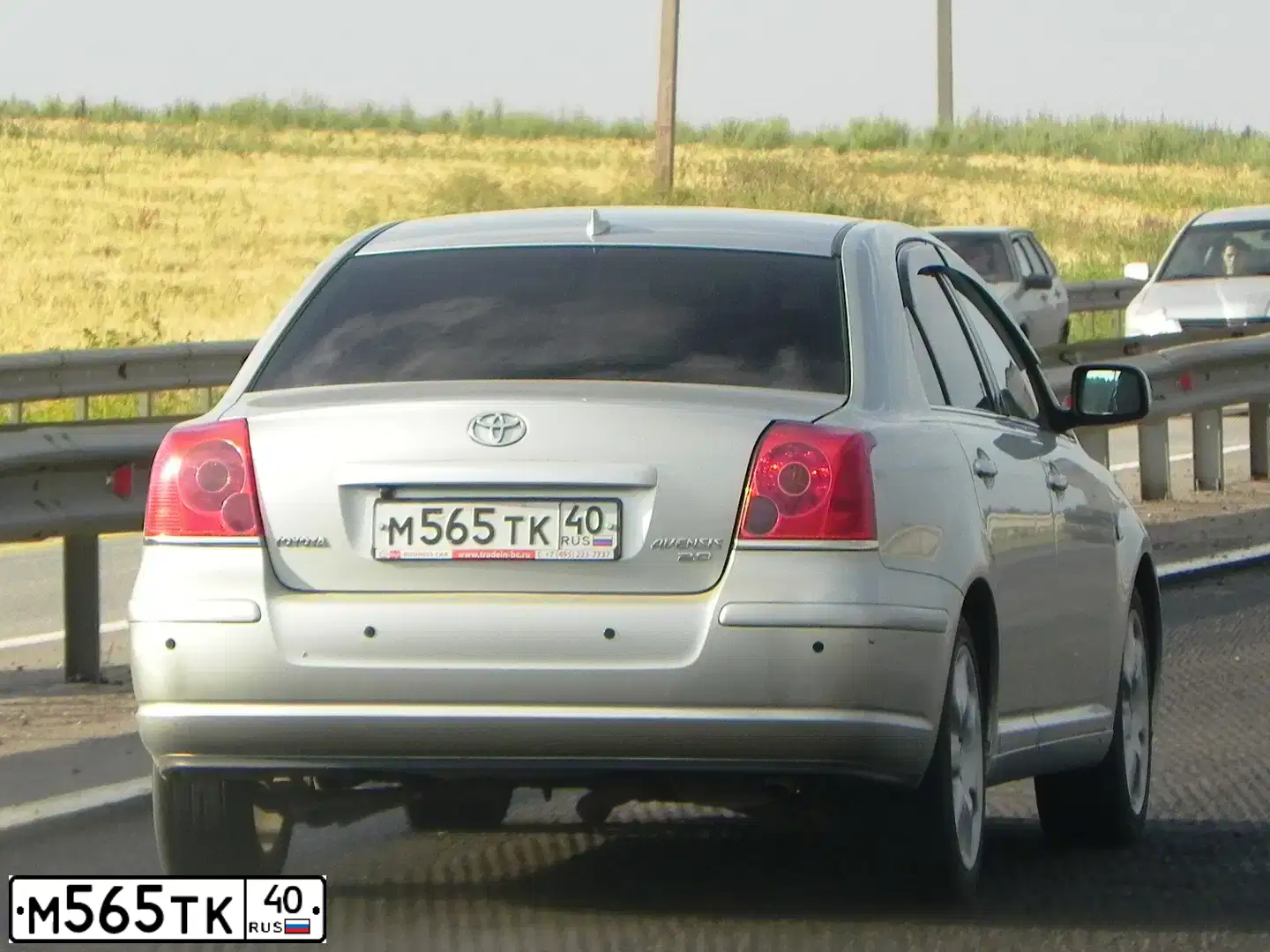 Фото автомобиля TOYOTA AVENSIS, 2003 — госномер М565ТК40. Цвет: СЕРЫЙ
