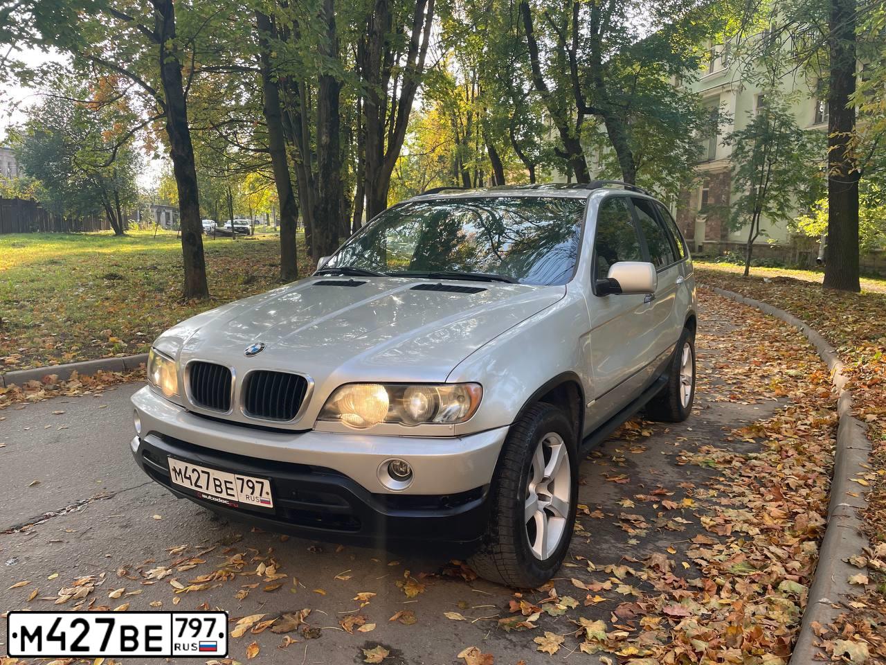Фото автомобиля БМВ Х5, 2002 — госномер С730ОК198. Цвет: Серебристый
