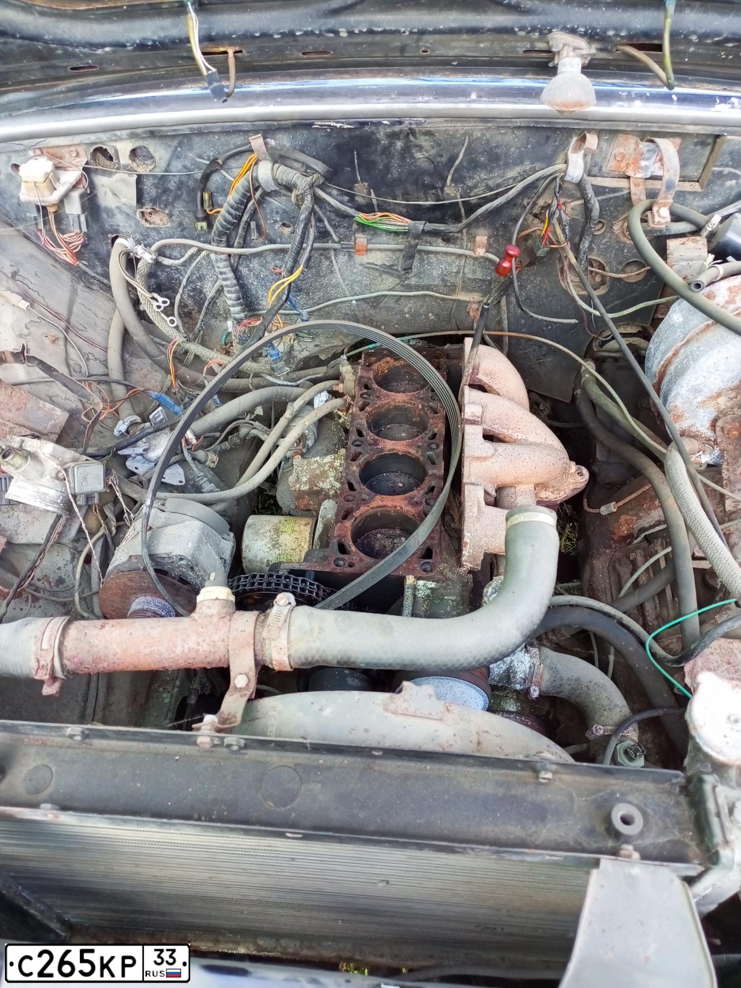 Фото автомобиля GAZ 3102 WOLGA, 1998 — госномер С265КР33. Цвет: ЧЕРНЫЙ