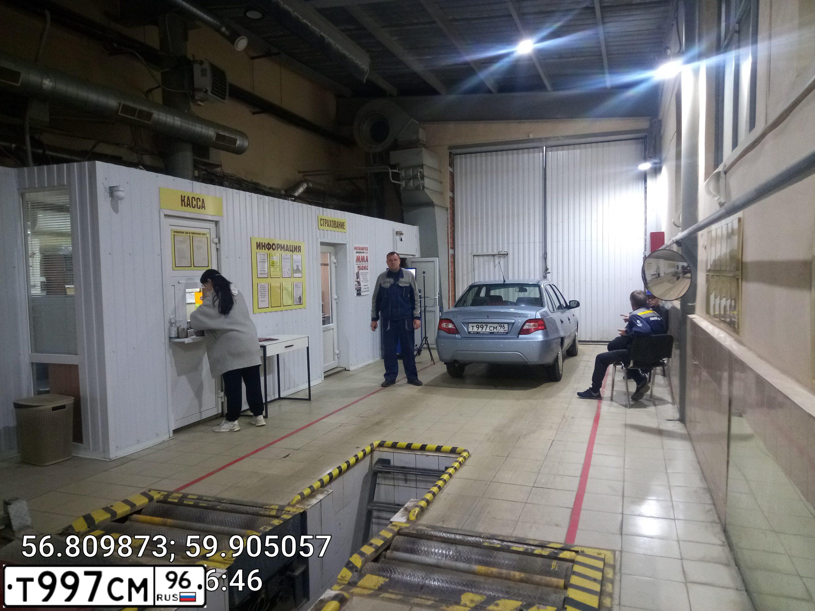 Фото автомобиля DAEWOO NEXIA, 2011 — госномер Т997СМ96. Цвет: Серый