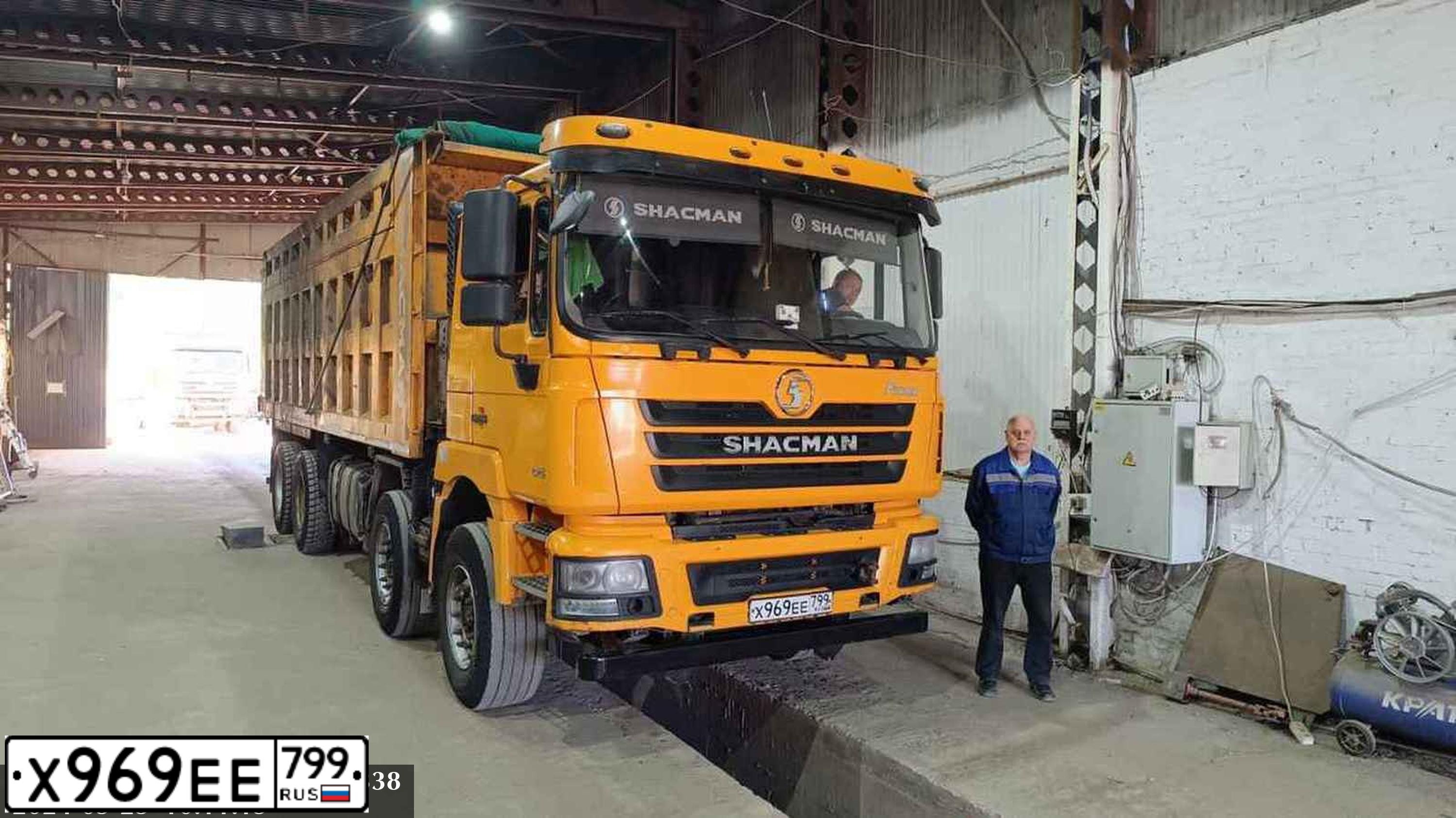 Фото автомобиля SHACMAN SX3318DT366, 2021 — госномер Х969ЕЕ799. Цвет: ЖЕЛТЫЙ