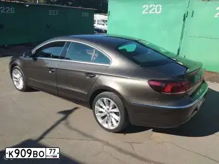 Фото автомобиля VOLKSWAGEN CC, 2013 — госномер М798ЕЕ790. Цвет: Коричневый
