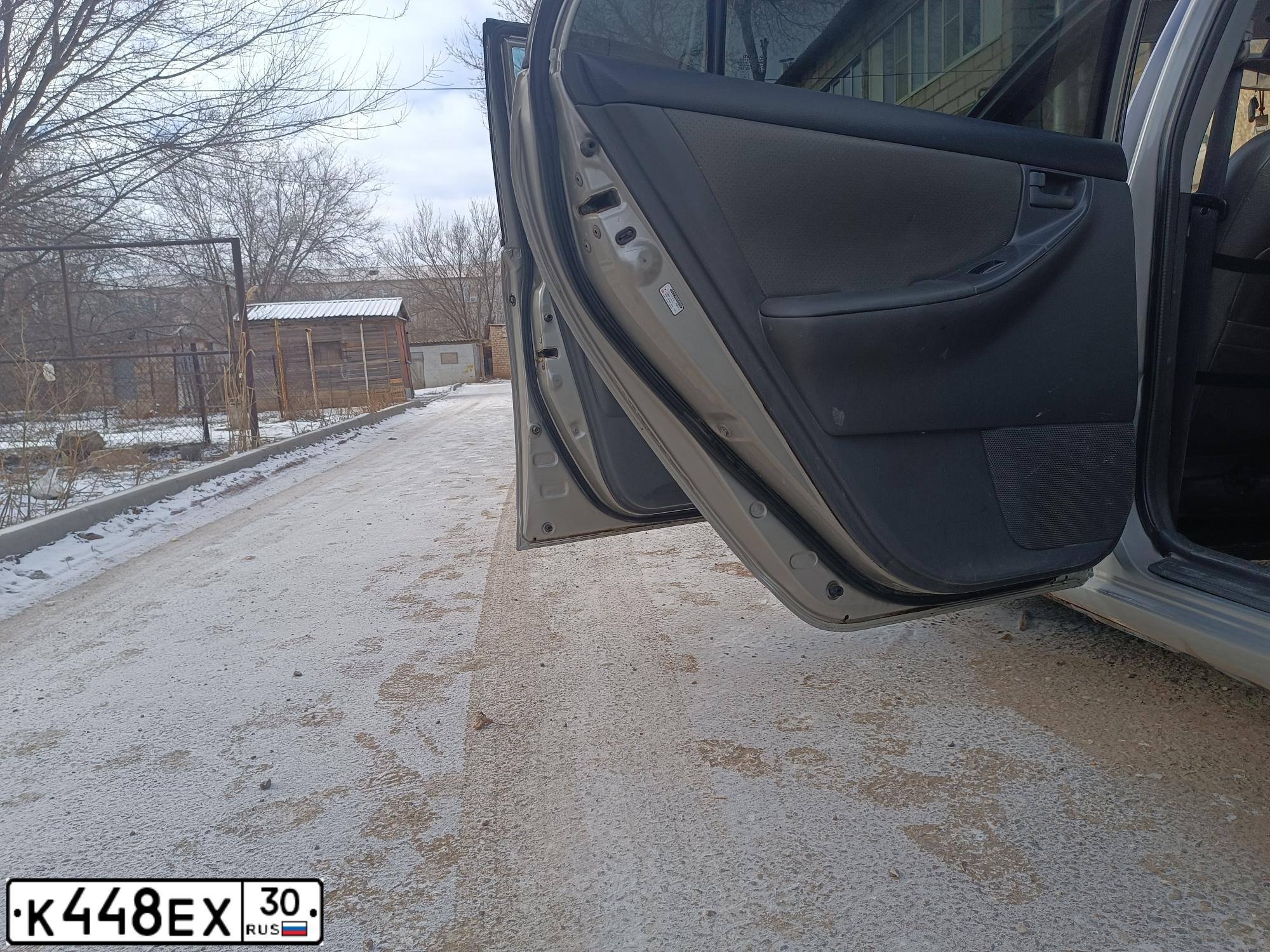 Фото автомобиля TOYOTA COROLLA, 2003 — госномер С409ОО30. Цвет: ЗОЛОТИСТЫЙ