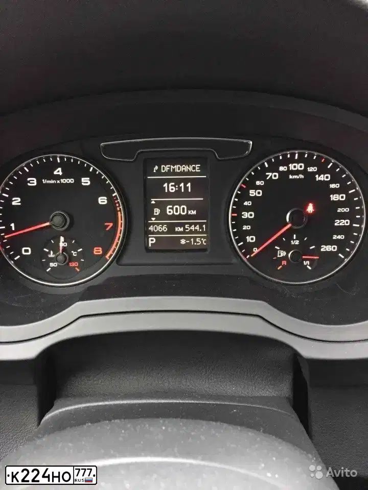Фото автомобиля AUDI Q3, 2015 — госномер Р557СА777. Цвет: ГОЛУБОЙ