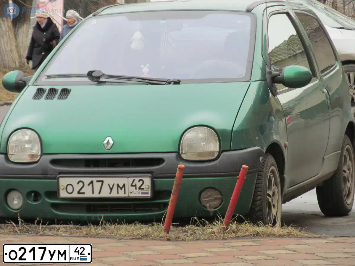 Фото автомобиля RENAULT TWINGO, 2000 — госномер О217УМ42. Цвет: ЗЕЛЕНЫЙ