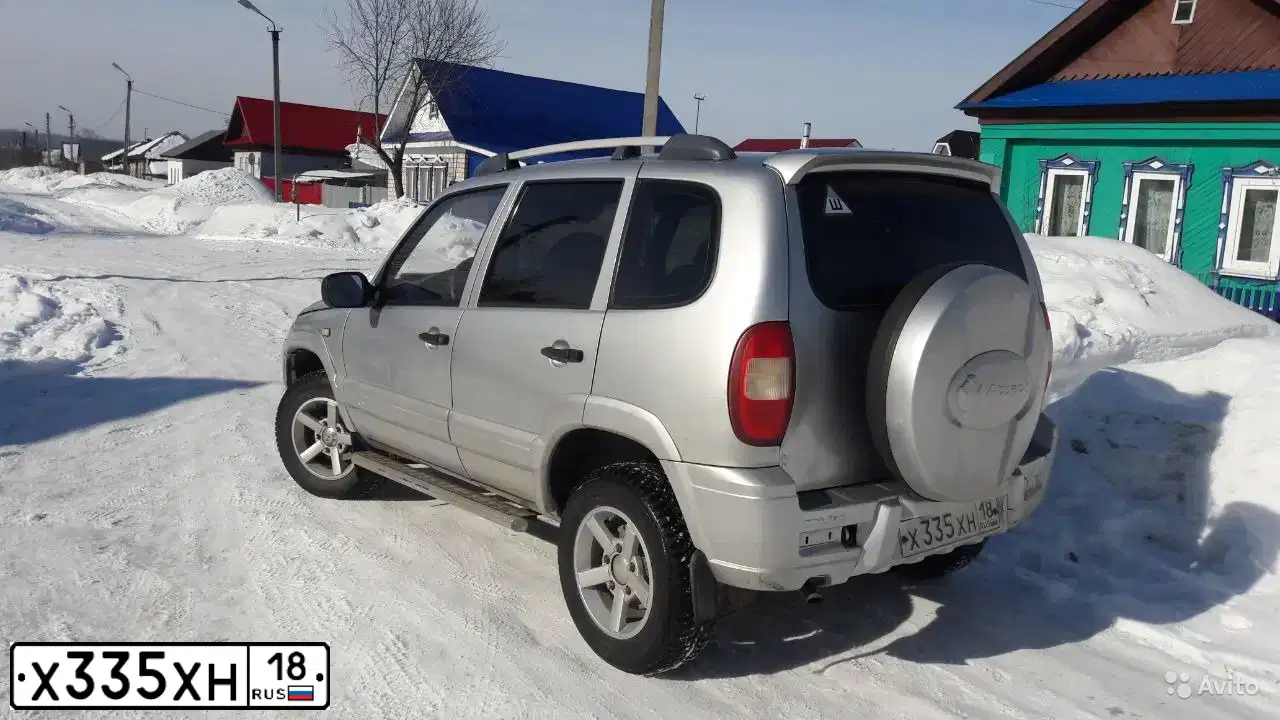 Фото автомобиля CHEVROLET NIVA, 2004 — госномер О529МР46. Цвет: СВ СЕРЕБР МЕТАЛЛ