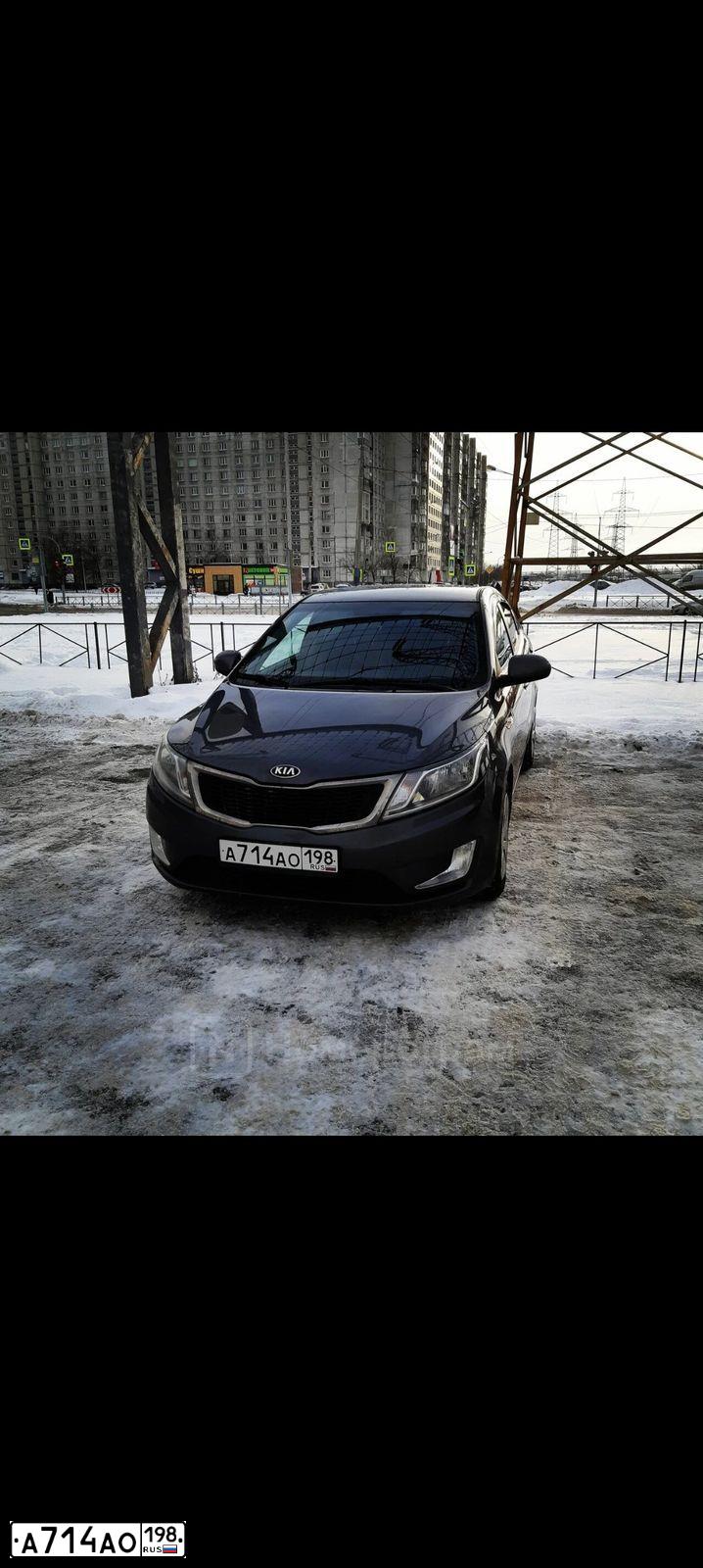 Фото автомобиля KIA RIO, 2013 — госномер У660НТ198. Цвет: СЕРЫЙ