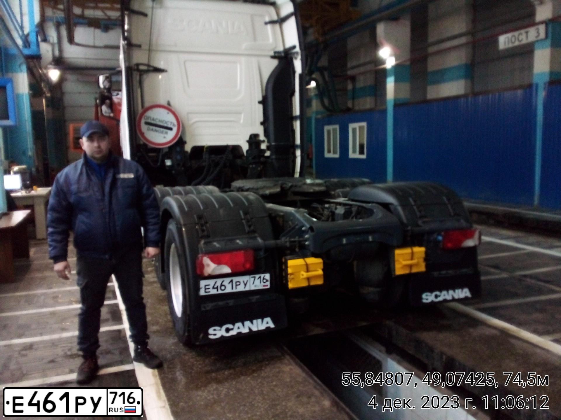 Фото автомобиля SCANIA SERIE R /6X2/, 2020 — госномер Е461РУ716. Цвет: Белый