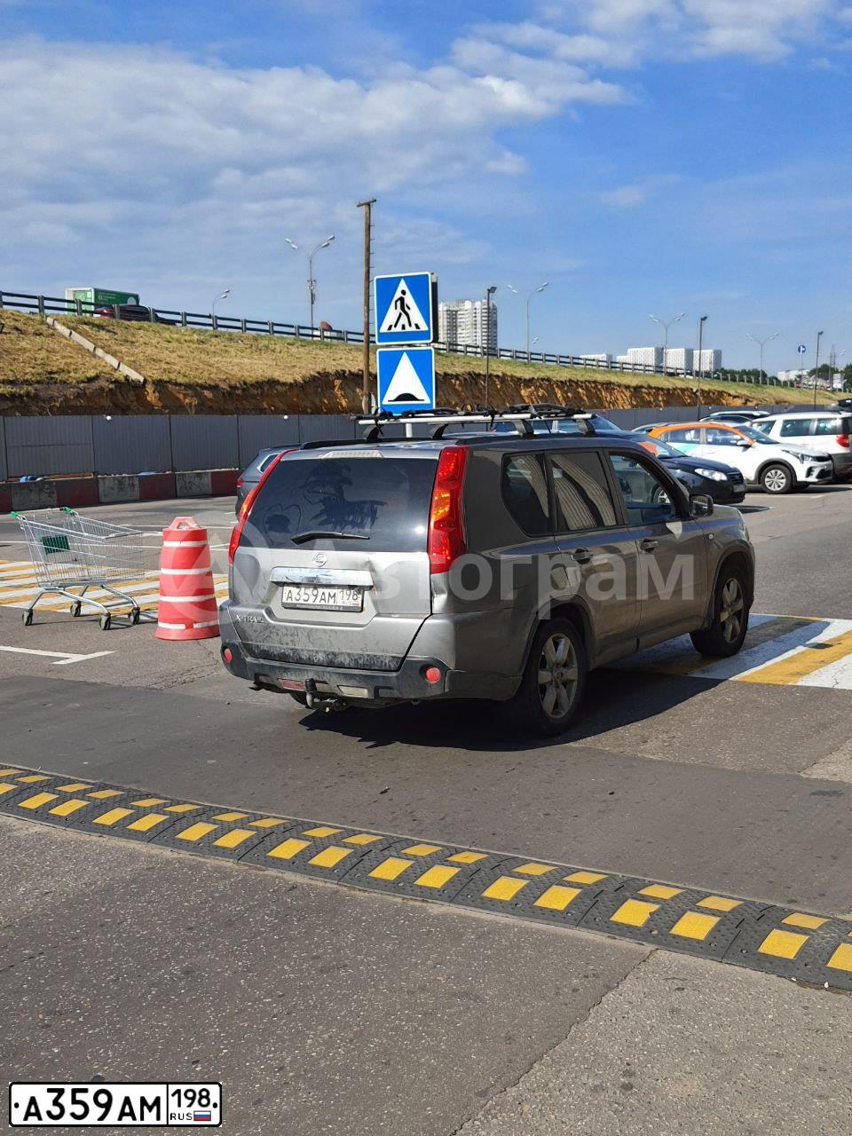 Фото автомобиля NISSAN X-TRAIL, 2008 — госномер А359АМ198. Цвет: Серый