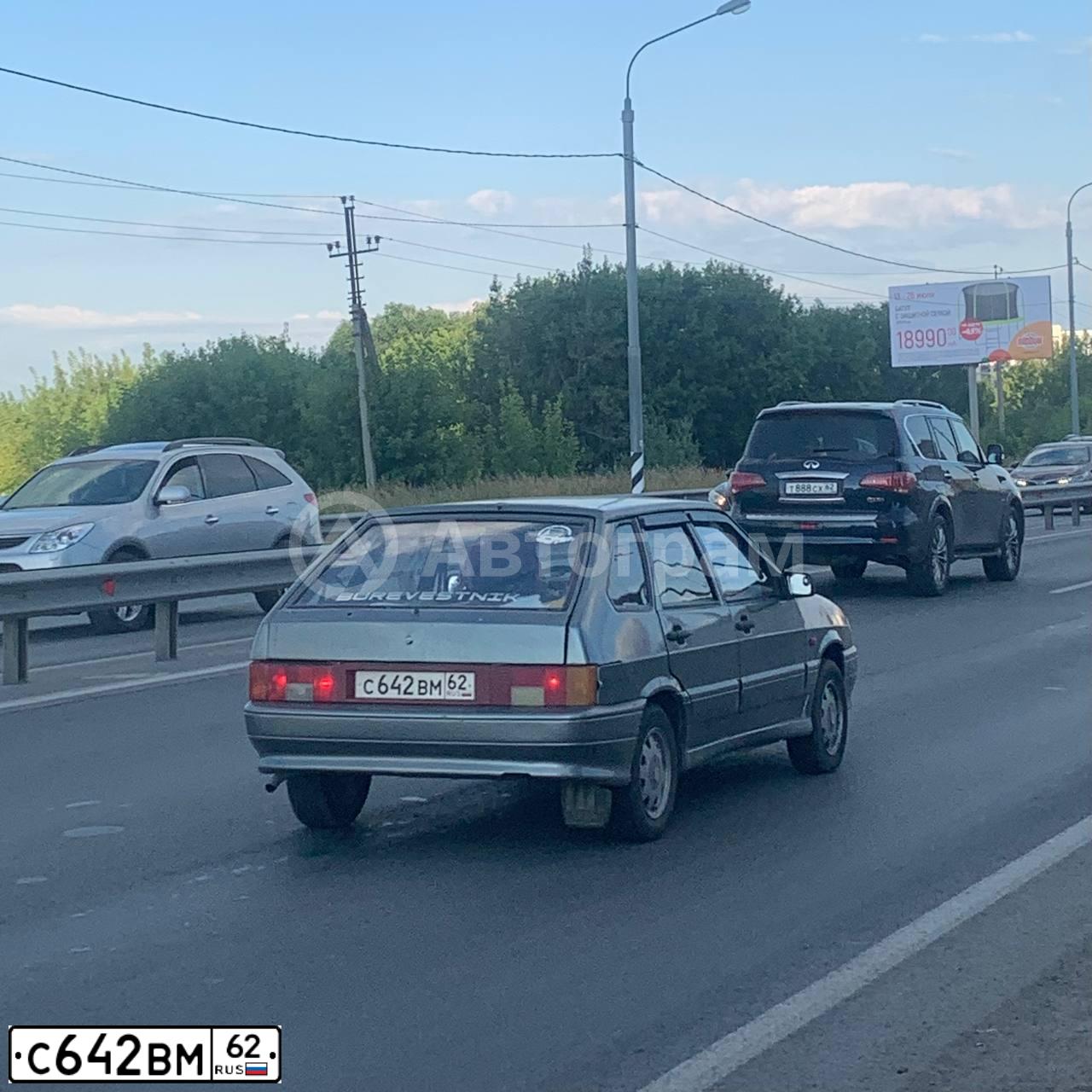 Фото автомобиля LADA 2114 SAMARA, 2006 — госномер С642ВМ62. Цвет: СРЕДНИЙ СЕРО-ЗЕЛЕНЫЙ МЕТ.