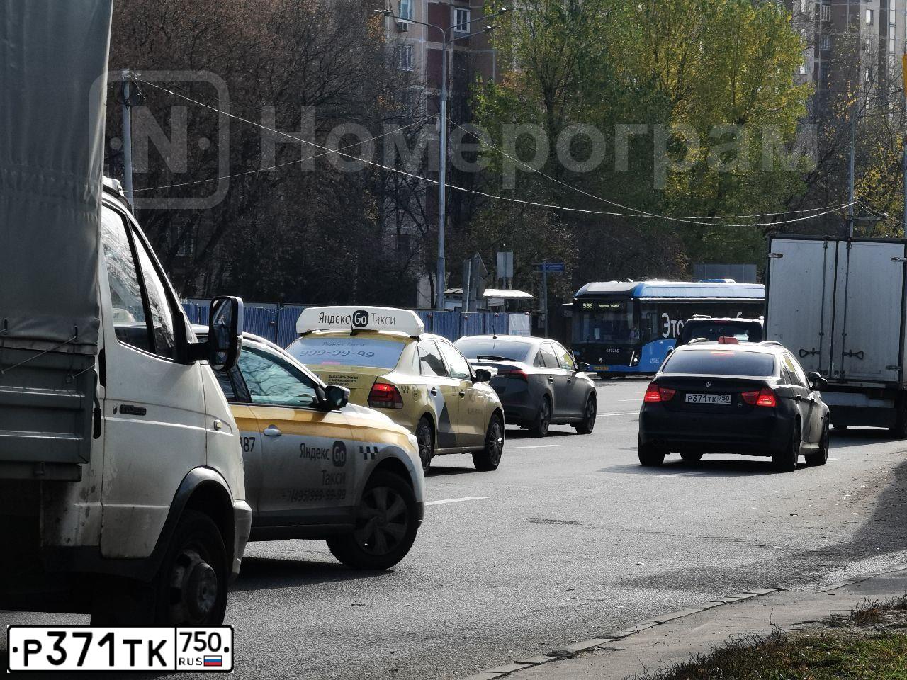 Фото автомобиля BMW 318, 2011 — госномер С767ОМ142. Цвет: ЧЕРНЫЙ