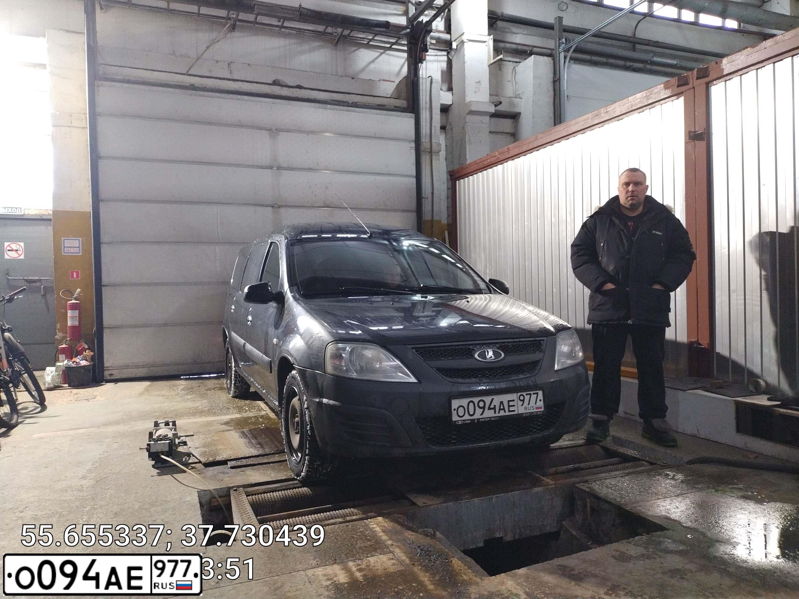 Фото автомобиля LADA LARGUS FURGON, 2017 — госномер О094АЕ977. Цвет: ЧЕРНЫЙ