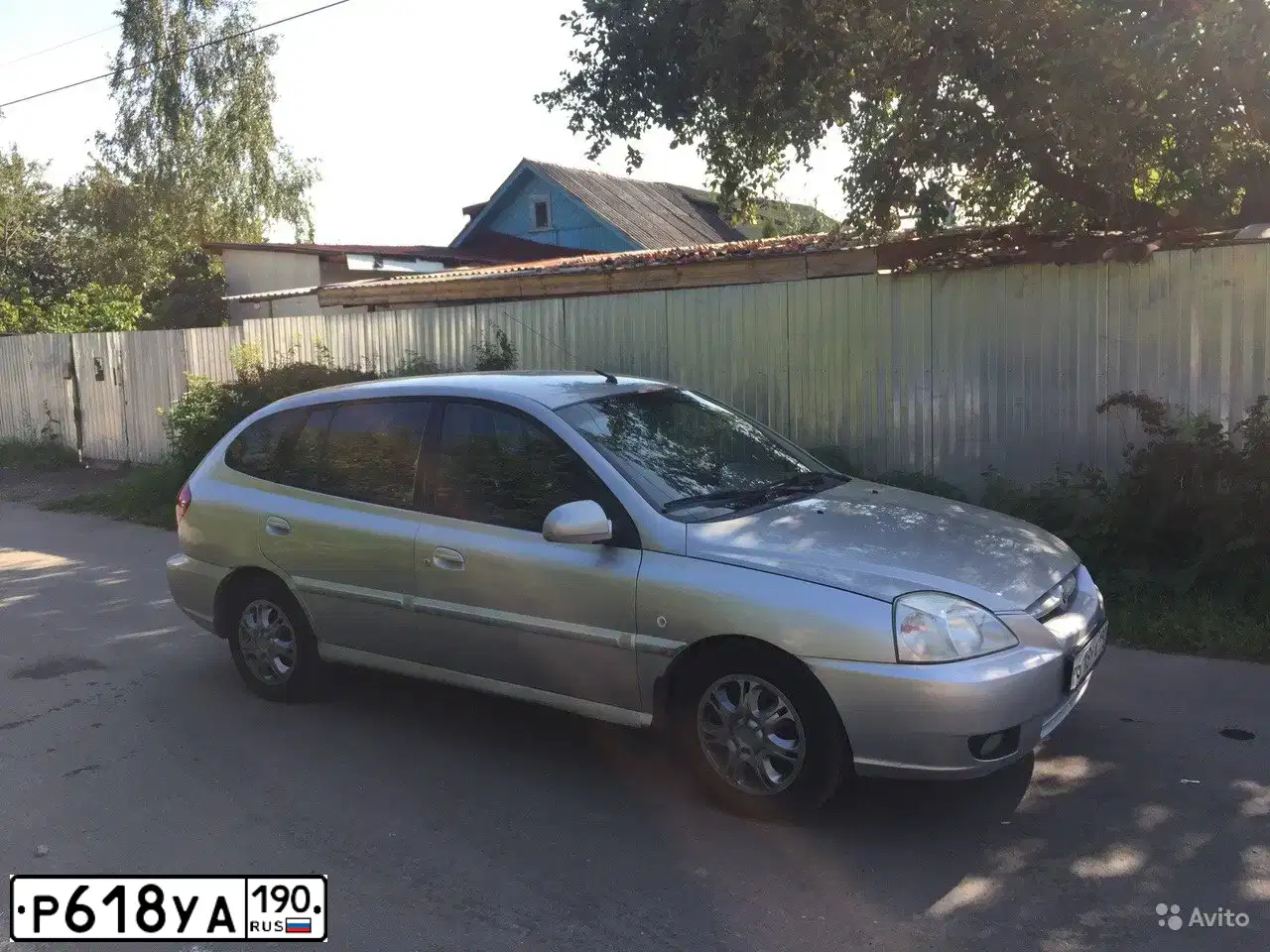 Фото автомобиля KIA RIO, 2003 — госномер У209МЕ97. Цвет: Серебристый