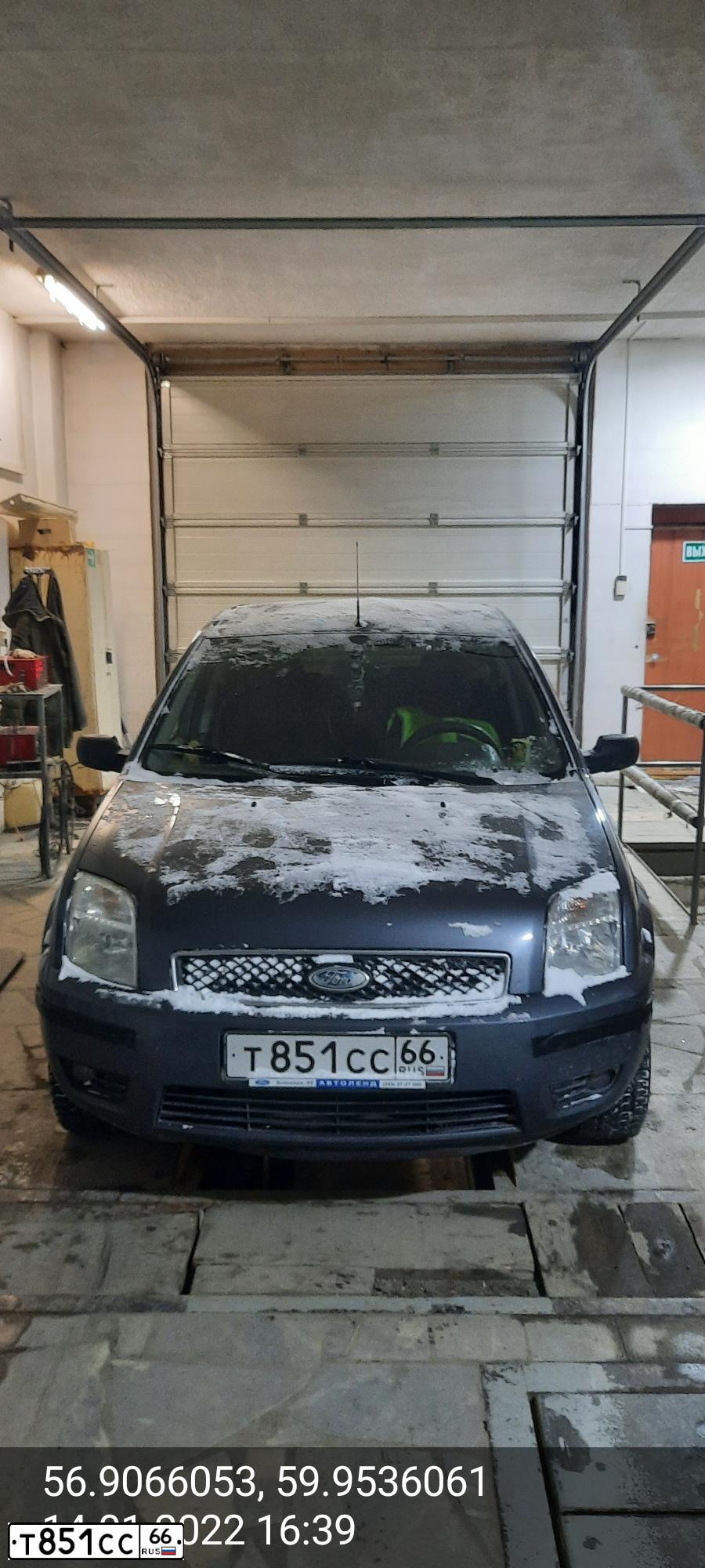Фото автомобиля FORD FUSION, 2005 — госномер Т851СС66. Цвет: ТЕМНО-СЕРЫЙ