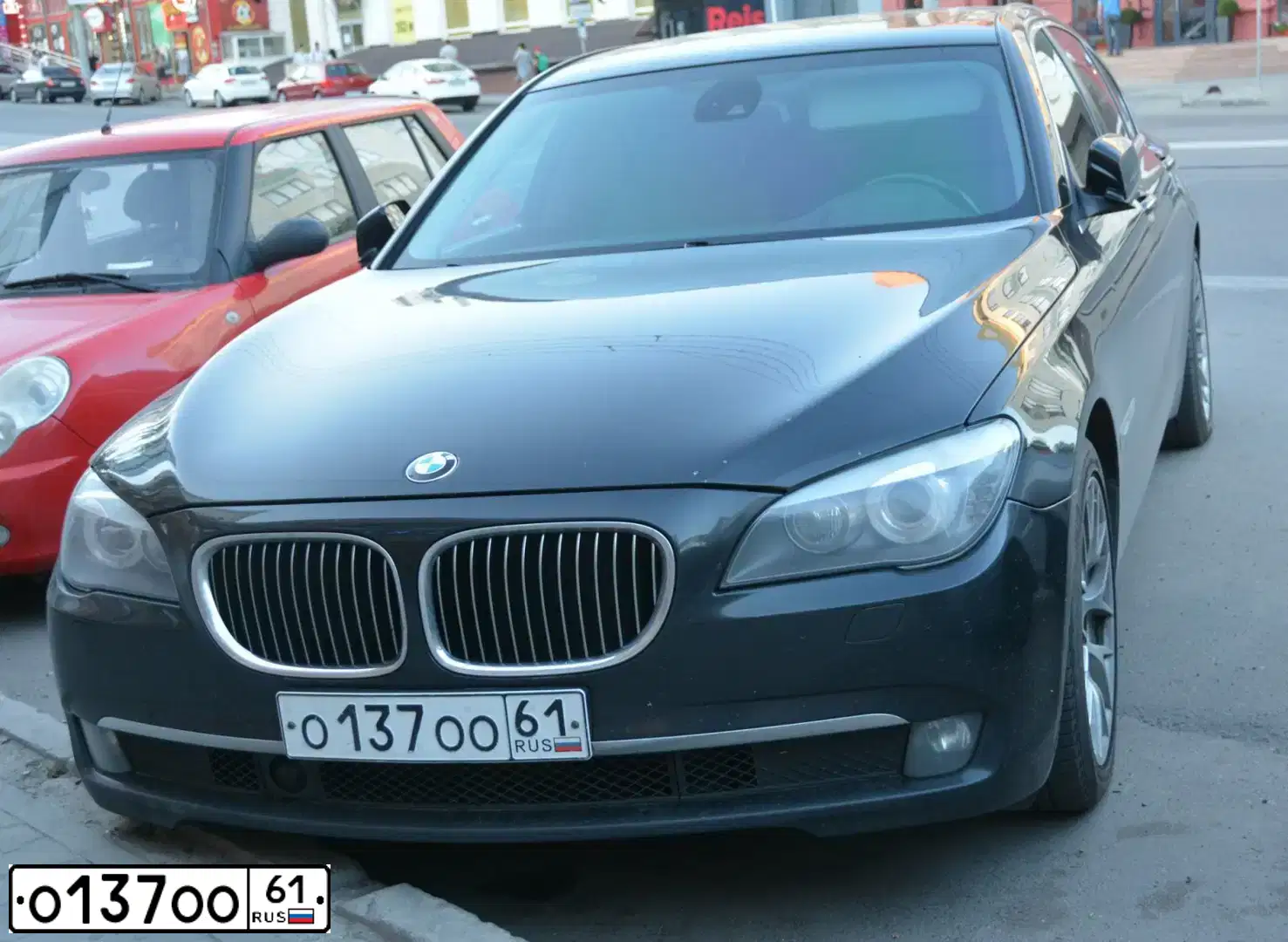 Фото автомобиля BMW SERIE 7, 2010 — госномер О137ОО61. Цвет: ЧЕРНЫЙ