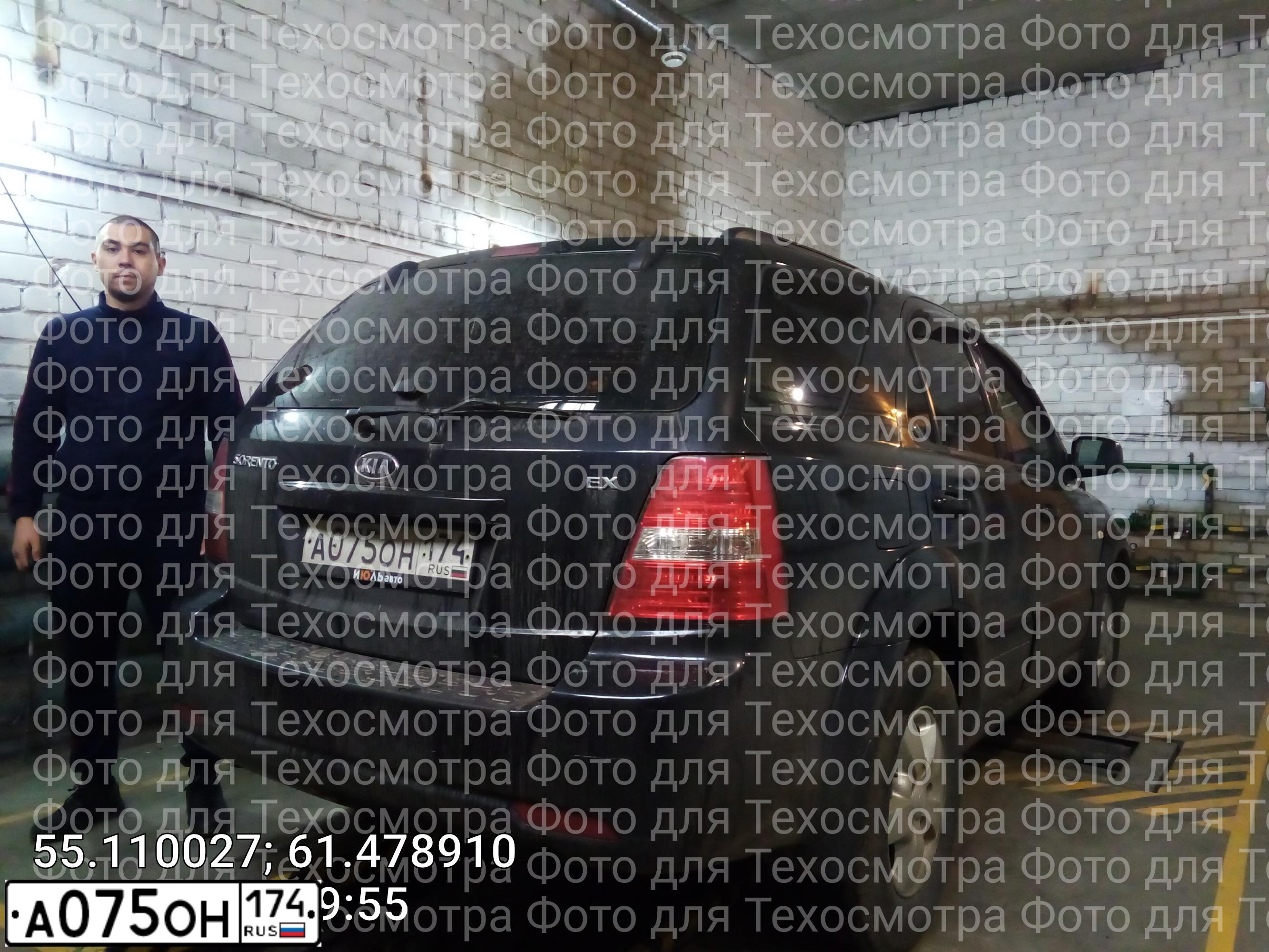 Фото автомобиля KIA SORENTO, 2011 — госномер А013ЕН774. Цвет: Черный жемчуг (Чёрный)